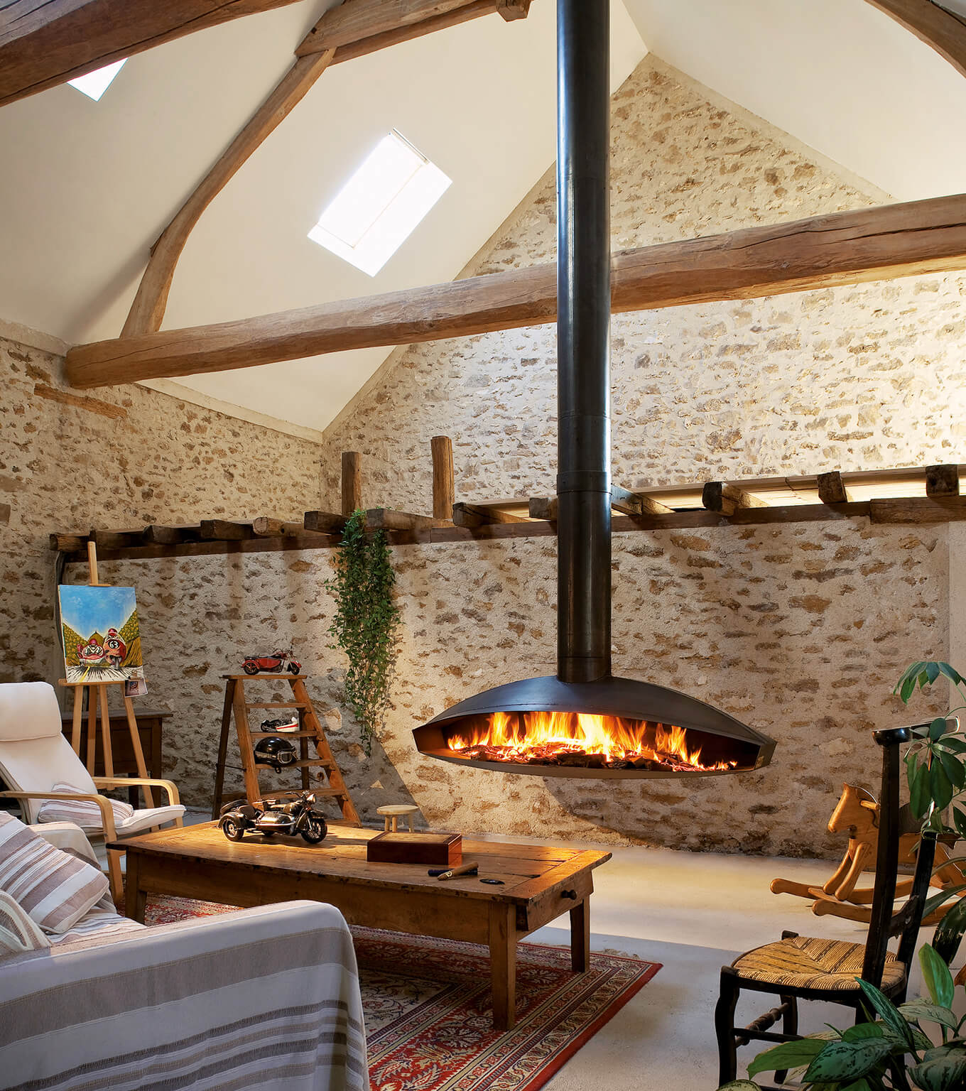 Antefocus wall hung fireplace