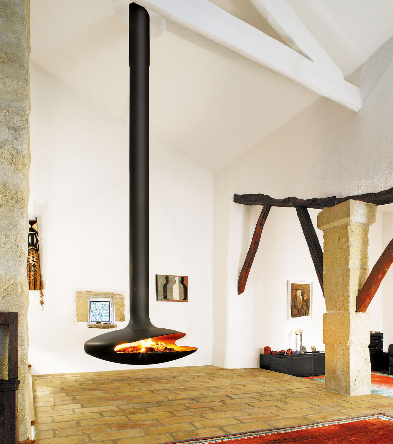 Gyrofocus suspended fireplace