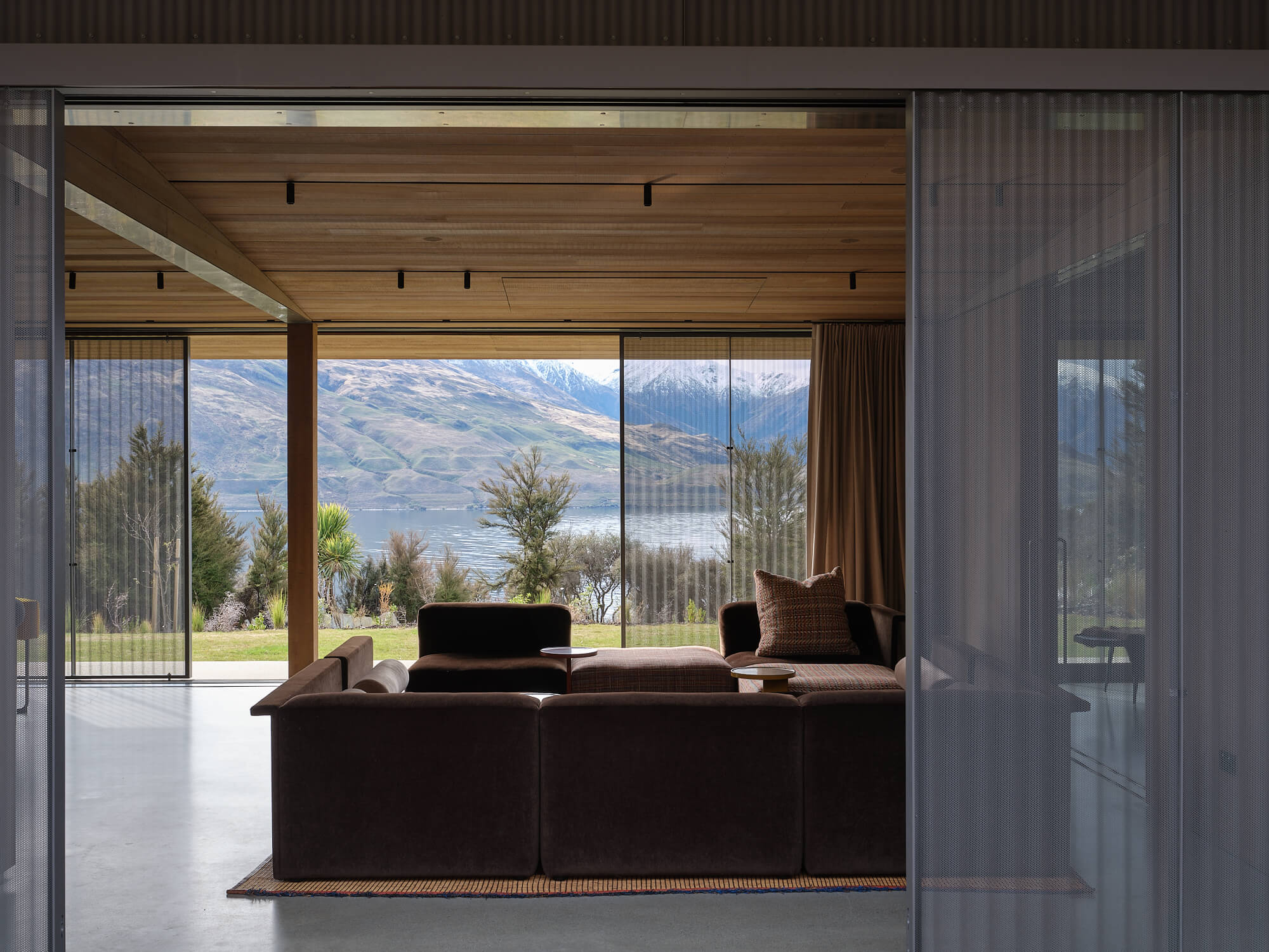 Masterpiece Abodes: The Shepherds Hut by Fearon Hay | Oblica
